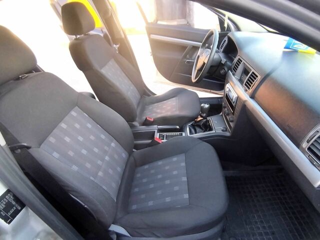 Сірий Опель Вектра, об'ємом двигуна 1.8 л та пробігом 147 тис. км за 3999 $, фото 10 на Automoto.ua