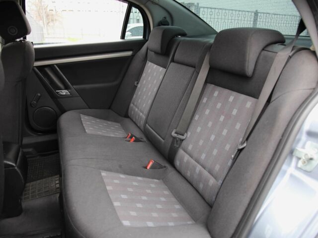 Серый Опель Вектра, объемом двигателя 2.2 л и пробегом 174 тыс. км за 5900 $, фото 7 на Automoto.ua