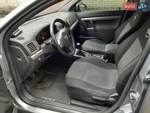 Серый Опель Вектра, объемом двигателя 1.8 л и пробегом 293 тыс. км за 5500 $, фото 11 на Automoto.ua