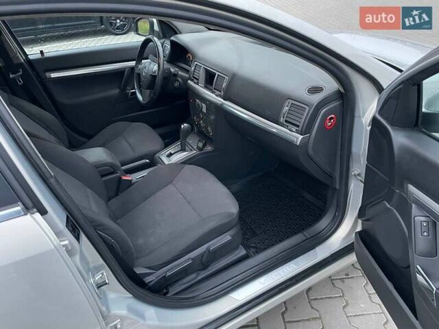 Сірий Опель Вектра, об'ємом двигуна 2.2 л та пробігом 170 тис. км за 4899 $, фото 10 на Automoto.ua