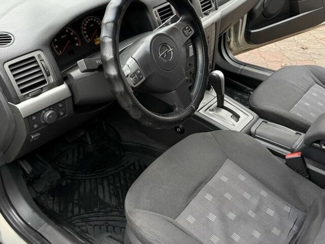 Серый Опель Вектра, объемом двигателя 2.2 л и пробегом 230 тыс. км за 4200 $, фото 5 на Automoto.ua