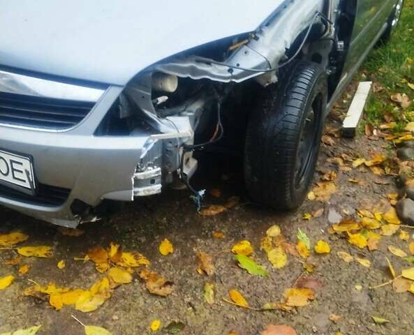 Сірий Опель Вектра, об'ємом двигуна 1.8 л та пробігом 217 тис. км за 2800 $, фото 2 на Automoto.ua