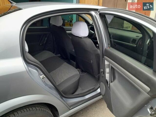 Серый Опель Вектра, объемом двигателя 1.8 л и пробегом 293 тыс. км за 5500 $, фото 13 на Automoto.ua