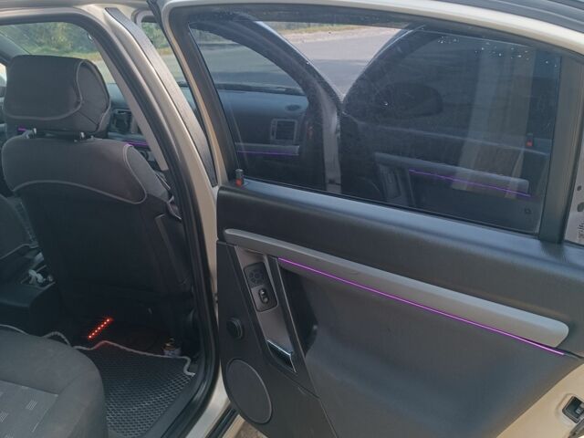 Сірий Опель Вектра, об'ємом двигуна 2.2 л та пробігом 240 тис. км за 4300 $, фото 4 на Automoto.ua