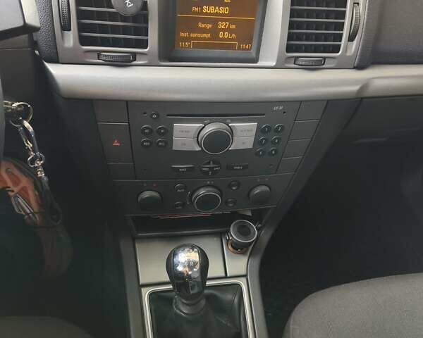 Серый Опель Вектра, объемом двигателя 2.2 л и пробегом 238 тыс. км за 6000 $, фото 16 на Automoto.ua