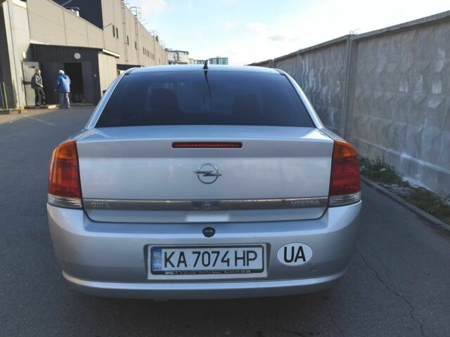 Сірий Опель Вектра, об'ємом двигуна 1.8 л та пробігом 147 тис. км за 3999 $, фото 3 на Automoto.ua