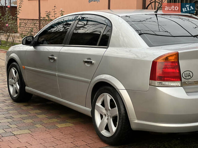 Сірий Опель Вектра, об'ємом двигуна 2.2 л та пробігом 257 тис. км за 4000 $, фото 2 на Automoto.ua