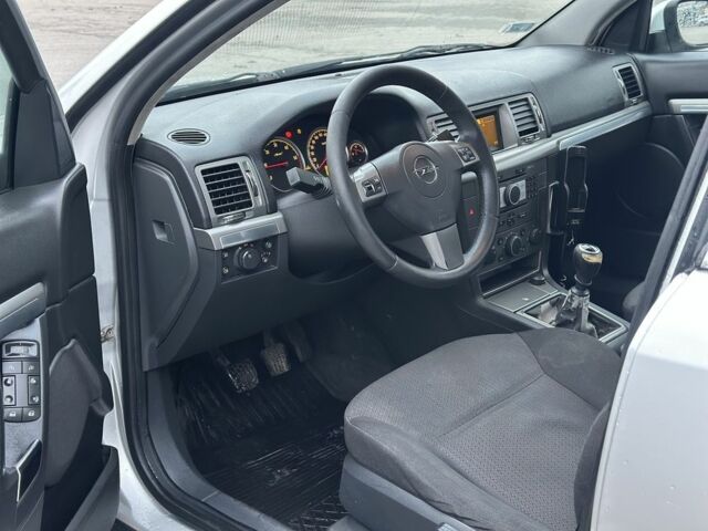 Сірий Опель Вектра, об'ємом двигуна 0 л та пробігом 123 тис. км за 2600 $, фото 4 на Automoto.ua