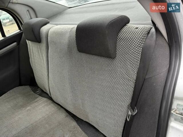 Сірий Опель Вектра, об'ємом двигуна 1.6 л та пробігом 300 тис. км за 4500 $, фото 9 на Automoto.ua