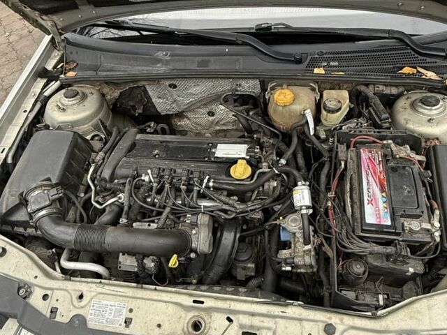 Серый Опель Вектра, объемом двигателя 2.2 л и пробегом 230 тыс. км за 4200 $, фото 6 на Automoto.ua