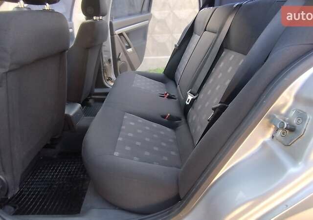 Сірий Опель Вектра, об'ємом двигуна 1.8 л та пробігом 147 тис. км за 3999 $, фото 11 на Automoto.ua