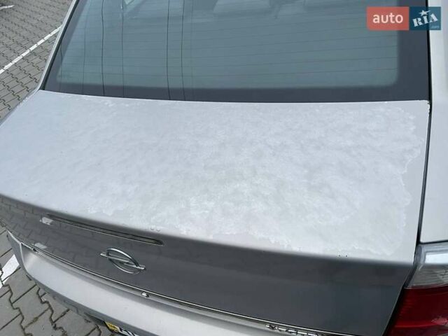 Сірий Опель Вектра, об'ємом двигуна 2.2 л та пробігом 170 тис. км за 4899 $, фото 16 на Automoto.ua