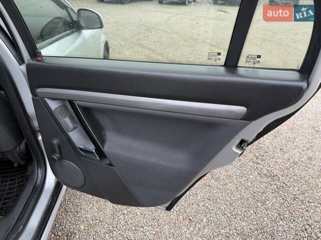 Сірий Опель Вектра, об'ємом двигуна 1.6 л та пробігом 300 тис. км за 4500 $, фото 12 на Automoto.ua