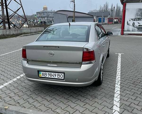 Сірий Опель Вектра, об'ємом двигуна 2.2 л та пробігом 170 тис. км за 4899 $, фото 2 на Automoto.ua