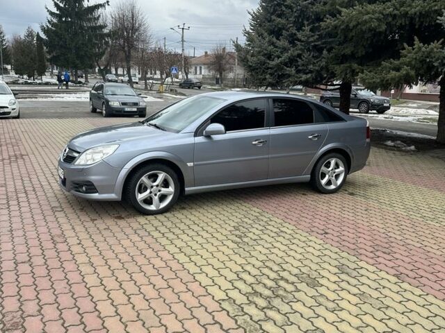 Серый Опель Вектра, объемом двигателя 2.2 л и пробегом 250 тыс. км за 5600 $, фото 4 на Automoto.ua