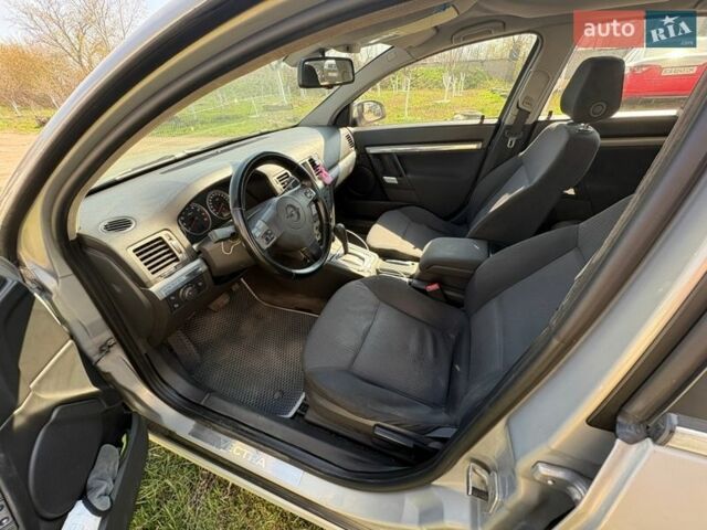 Сірий Опель Вектра, об'ємом двигуна 2.2 л та пробігом 280 тис. км за 4400 $, фото 5 на Automoto.ua