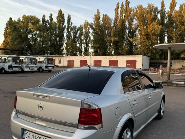 Серый Опель Вектра, объемом двигателя 2.2 л и пробегом 250 тыс. км за 3999 $, фото 2 на Automoto.ua