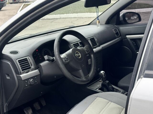 Сірий Опель Вектра, об'ємом двигуна 2.2 л та пробігом 256 тис. км за 3900 $, фото 6 на Automoto.ua