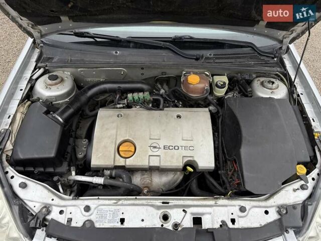 Сірий Опель Вектра, об'ємом двигуна 1.6 л та пробігом 300 тис. км за 4500 $, фото 23 на Automoto.ua