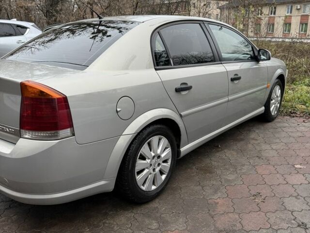 Серый Опель Вектра, объемом двигателя 2.2 л и пробегом 230 тыс. км за 4200 $, фото 2 на Automoto.ua