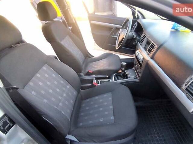 Сірий Опель Вектра, об'ємом двигуна 1.8 л та пробігом 147 тис. км за 3999 $, фото 10 на Automoto.ua