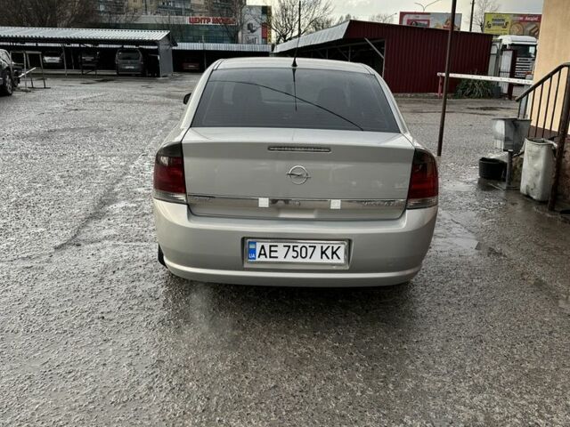 Серый Опель Вектра, объемом двигателя 2.2 л и пробегом 208 тыс. км за 5200 $, фото 3 на Automoto.ua