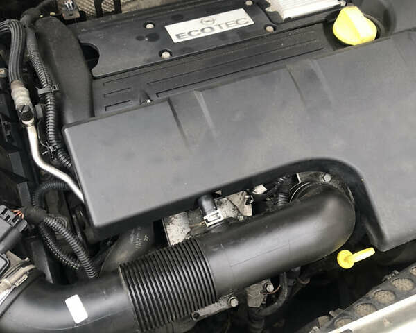 Сірий Опель Вектра, об'ємом двигуна 2.2 л та пробігом 203 тис. км за 6000 $, фото 5 на Automoto.ua