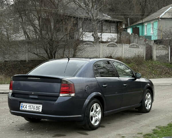 Серый Опель Вектра, объемом двигателя 2.2 л и пробегом 277 тыс. км за 4800 $, фото 3 на Automoto.ua
