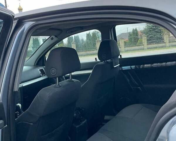 Серый Опель Вектра, объемом двигателя 2.2 л и пробегом 290 тыс. км за 5200 $, фото 4 на Automoto.ua