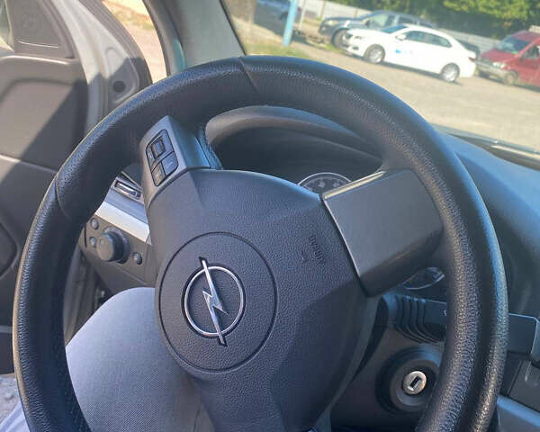 Серый Опель Вектра, объемом двигателя 2.2 л и пробегом 285 тыс. км за 5700 $, фото 9 на Automoto.ua