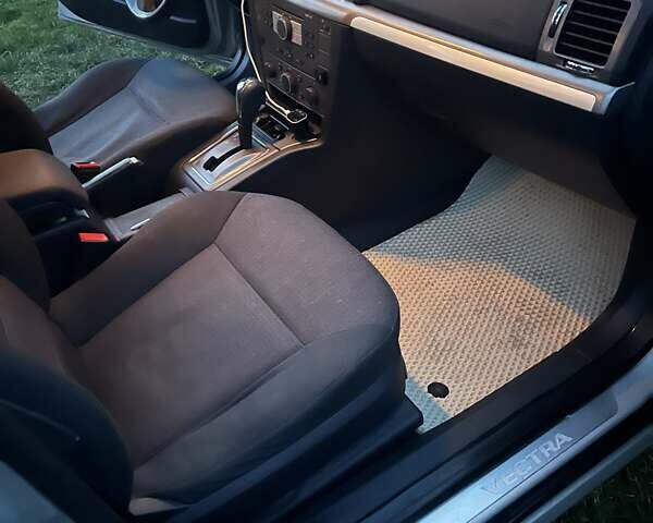 Серый Опель Вектра, объемом двигателя 2.2 л и пробегом 263 тыс. км за 5700 $, фото 5 на Automoto.ua