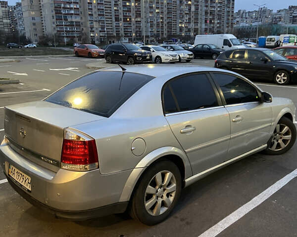 Сірий Опель Вектра, об'ємом двигуна 2.2 л та пробігом 337 тис. км за 4500 $, фото 2 на Automoto.ua