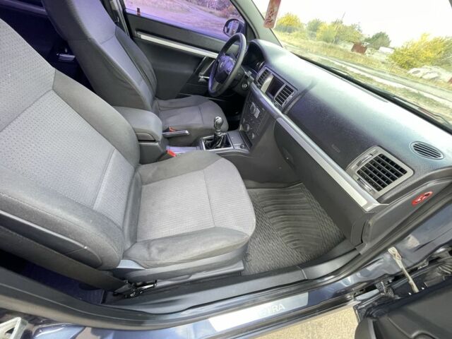 Сірий Опель Вектра, об'ємом двигуна 2.2 л та пробігом 218 тис. км за 4550 $, фото 9 на Automoto.ua