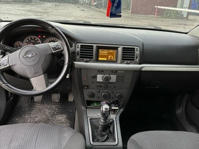 Серый Опель Вектра, объемом двигателя 2.2 л и пробегом 208 тыс. км за 5200 $, фото 5 на Automoto.ua