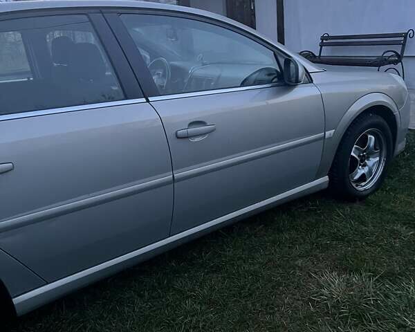 Серый Опель Вектра, объемом двигателя 2.2 л и пробегом 263 тыс. км за 5700 $, фото 2 на Automoto.ua