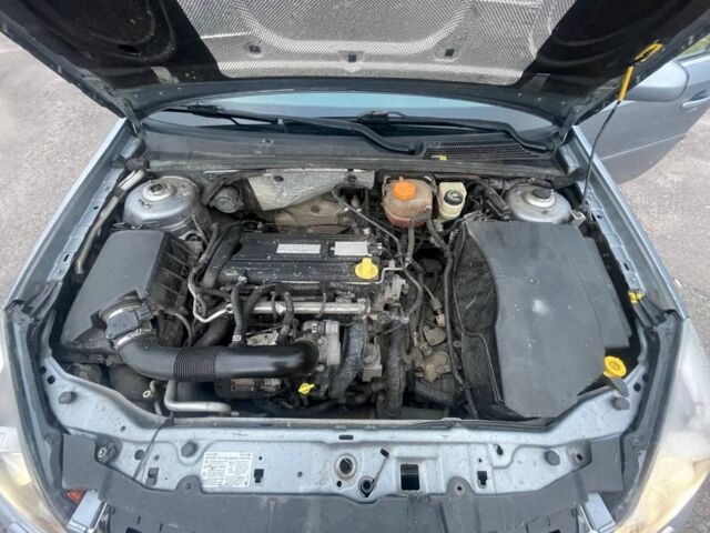 Серый Опель Вектра, объемом двигателя 2.2 л и пробегом 290 тыс. км за 5200 $, фото 8 на Automoto.ua