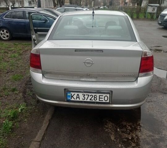 Серый Опель Вектра, объемом двигателя 1.8 л и пробегом 300 тыс. км за 4000 $, фото 4 на Automoto.ua