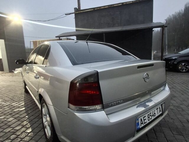 Серый Опель Вектра, объемом двигателя 2.2 л и пробегом 286 тыс. км за 4200 $, фото 4 на Automoto.ua