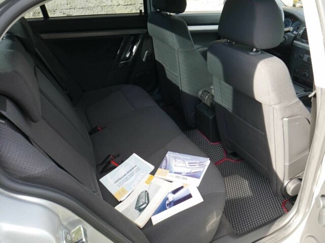 Серый Опель Вектра, объемом двигателя 2.2 л и пробегом 76 тыс. км за 7999 $, фото 21 на Automoto.ua