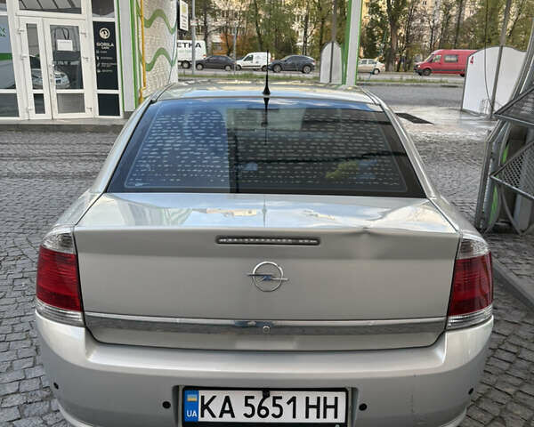 Сірий Опель Вектра, об'ємом двигуна 2.2 л та пробігом 238 тис. км за 5400 $, фото 2 на Automoto.ua