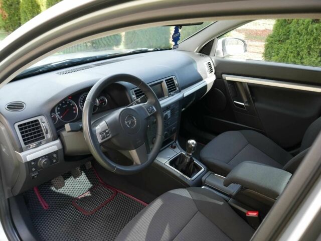 Серый Опель Вектра, объемом двигателя 2.2 л и пробегом 76 тыс. км за 7999 $, фото 13 на Automoto.ua