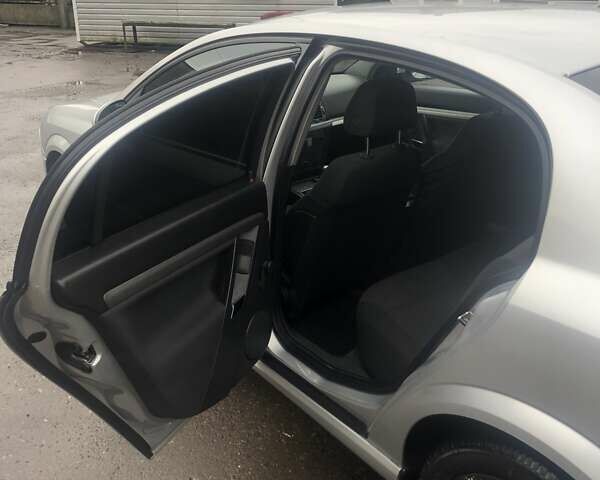 Сірий Опель Вектра, об'ємом двигуна 1.8 л та пробігом 277 тис. км за 5900 $, фото 13 на Automoto.ua