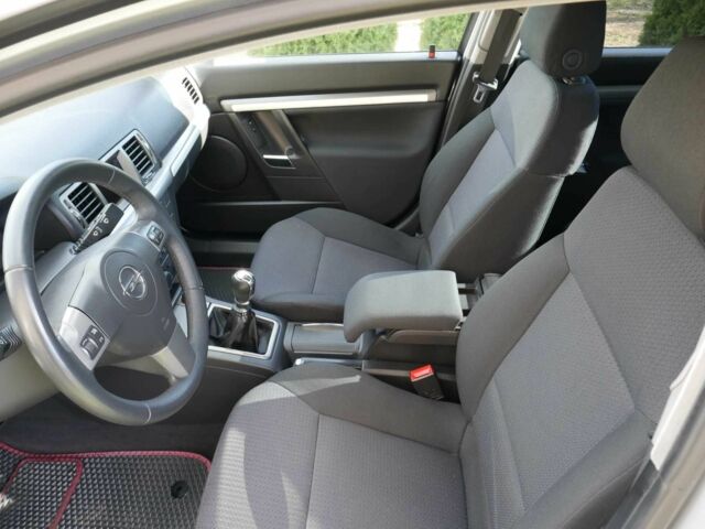 Серый Опель Вектра, объемом двигателя 2.2 л и пробегом 76 тыс. км за 7999 $, фото 12 на Automoto.ua