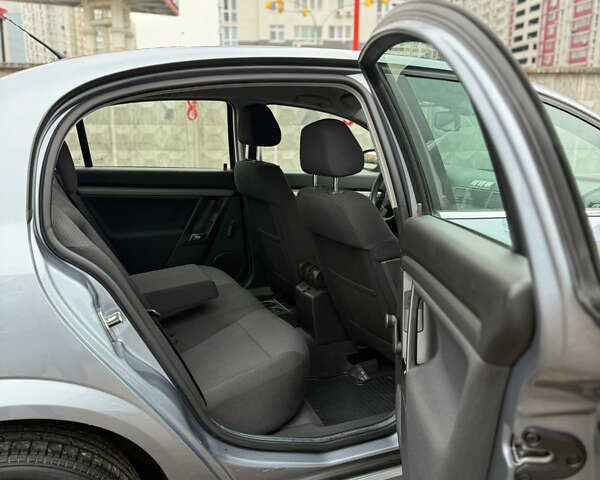 Сірий Опель Вектра, об'ємом двигуна 2.2 л та пробігом 56 тис. км за 8500 $, фото 6 на Automoto.ua