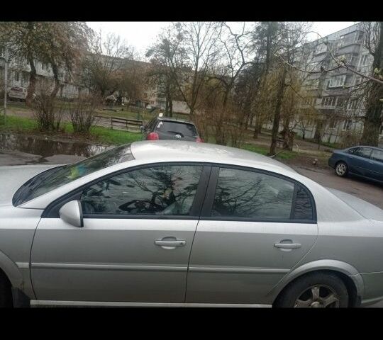 Серый Опель Вектра, объемом двигателя 1.8 л и пробегом 300 тыс. км за 4000 $, фото 2 на Automoto.ua