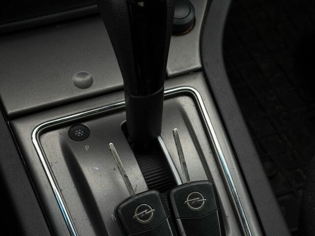 Сірий Опель Вектра, об'ємом двигуна 2.2 л та пробігом 277 тис. км за 5000 $, фото 14 на Automoto.ua