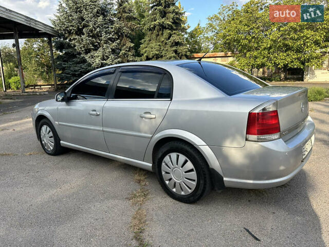 Сірий Опель Вектра, об'ємом двигуна 1.8 л та пробігом 180 тис. км за 4450 $, фото 4 на Automoto.ua