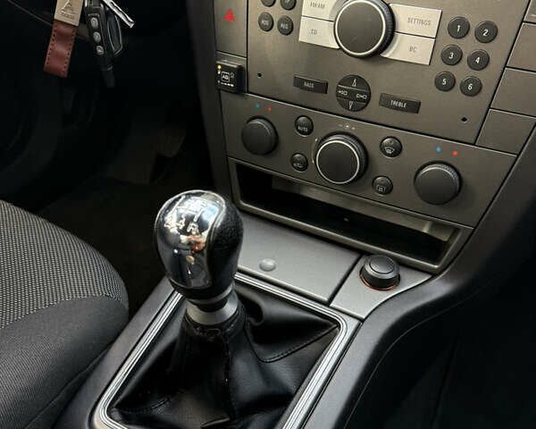 Сірий Опель Вектра, об'ємом двигуна 2.2 л та пробігом 194 тис. км за 6950 $, фото 38 на Automoto.ua