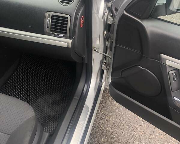 Сірий Опель Вектра, об'ємом двигуна 1.8 л та пробігом 277 тис. км за 5900 $, фото 76 на Automoto.ua