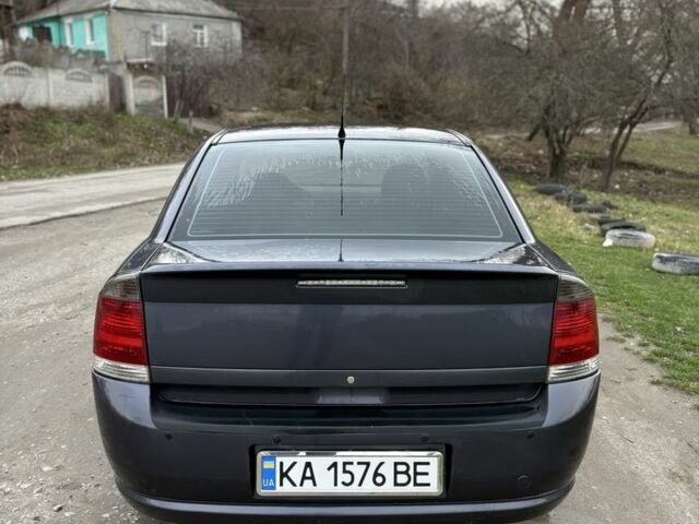 Сірий Опель Вектра, об'ємом двигуна 2.2 л та пробігом 277 тис. км за 5000 $, фото 2 на Automoto.ua